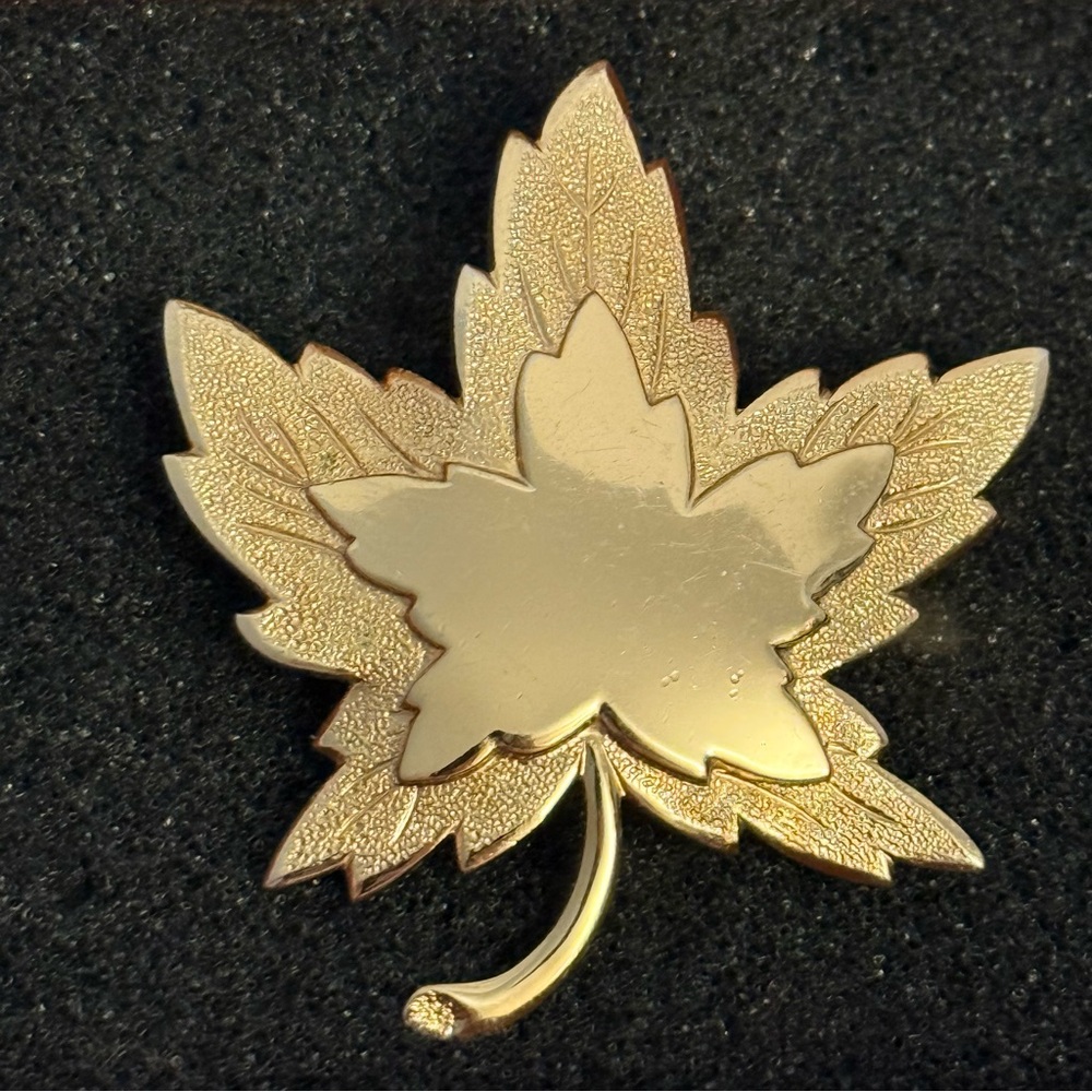Vintage 1960s Monet‎ Maple Leaf Brooch Pin